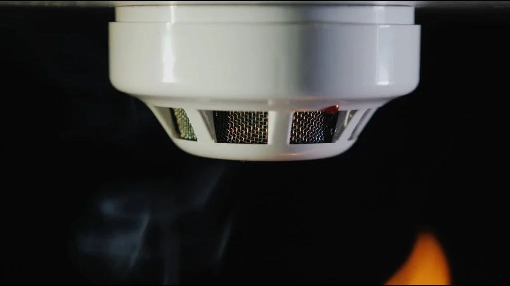 AI Smoke Detector vs. Traditional Smoke Alarm What’s the Difference