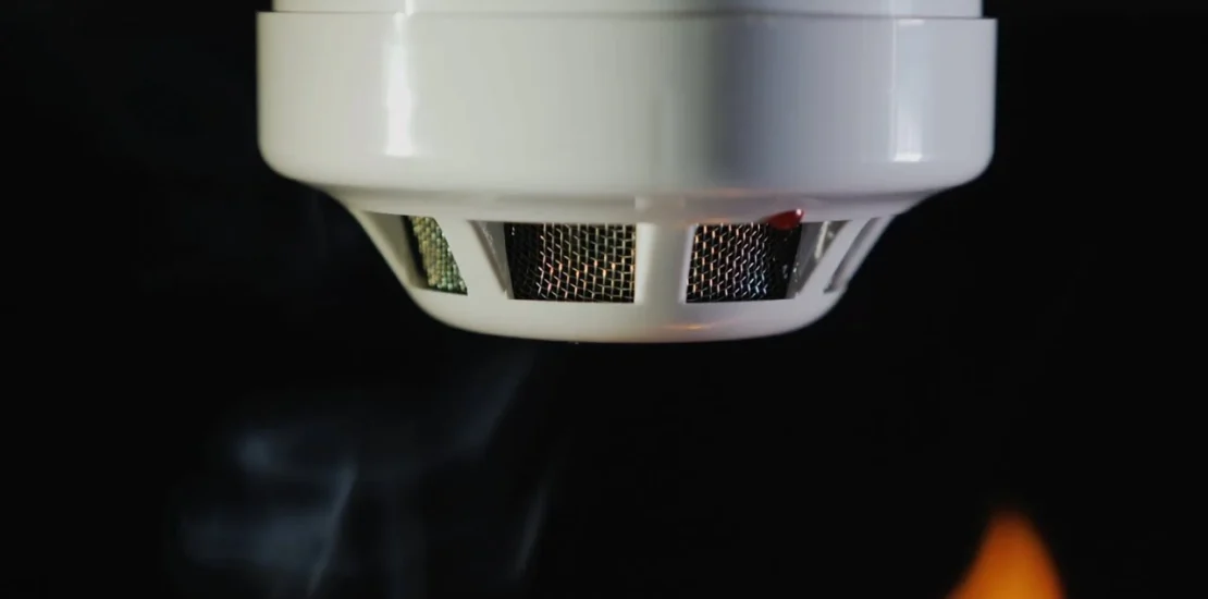 AI Smoke Detector vs. Traditional Smoke Alarm What’s the Difference